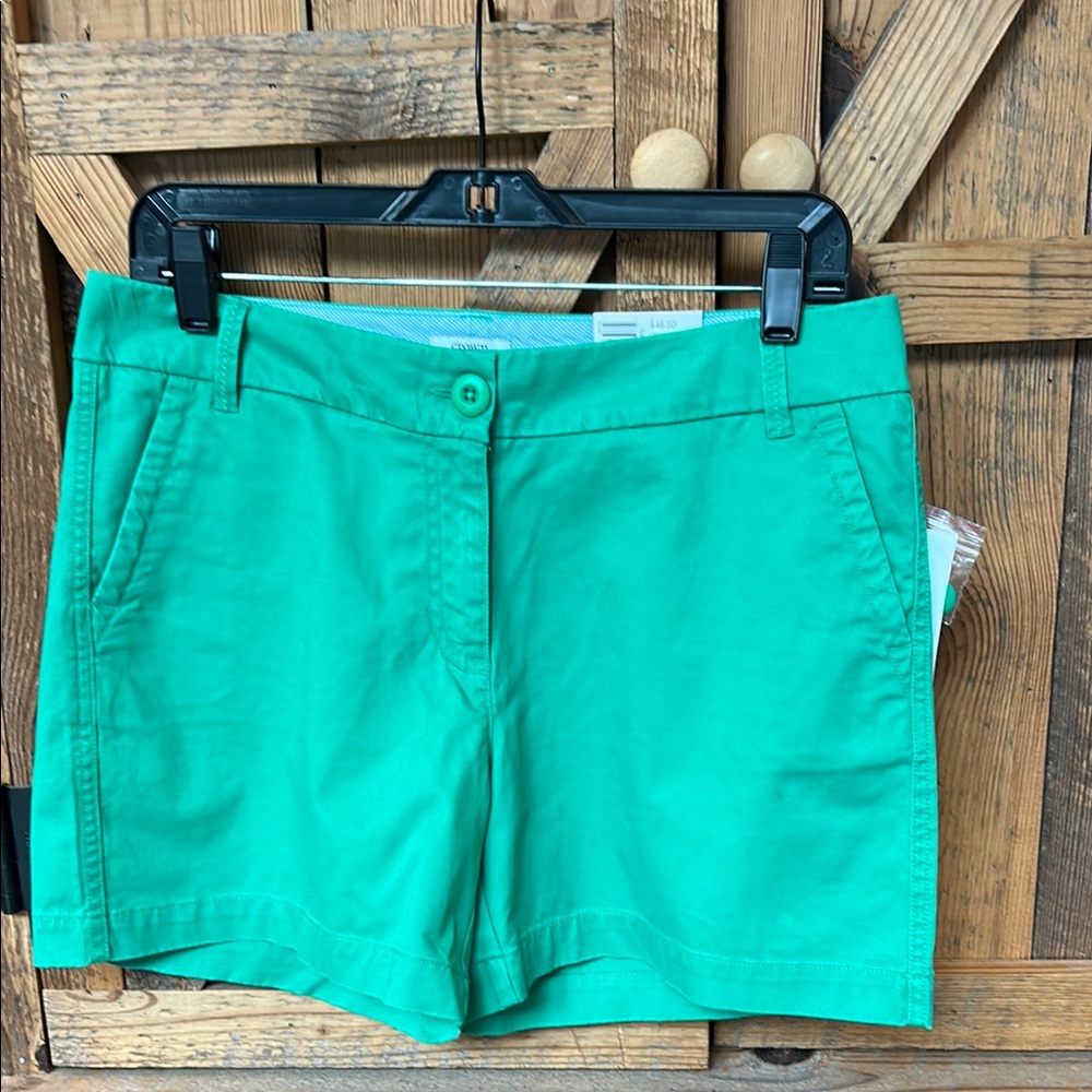 Crown & Ivy Green Shorts Classic Style new with tags